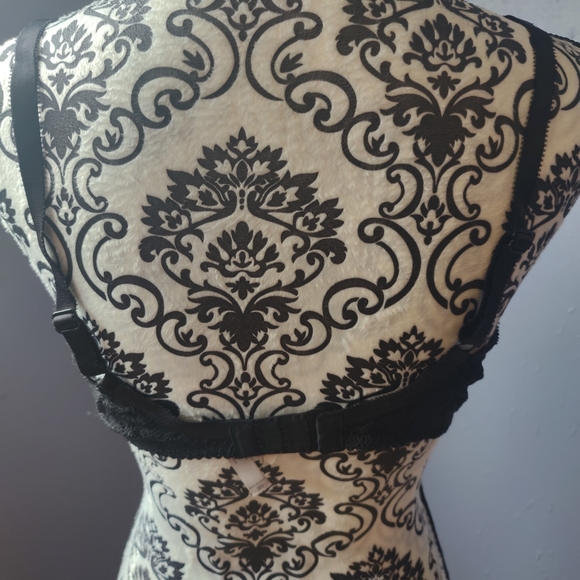 Victoria's Secret Bra - Picture 3 of 5